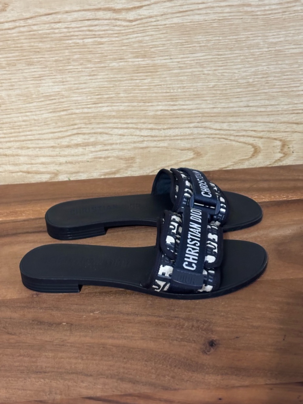 Dio(r)evolution Slide
Shiny Technical Fabric with Deep Blue Dior Oblique Print - Picture 5 of 11